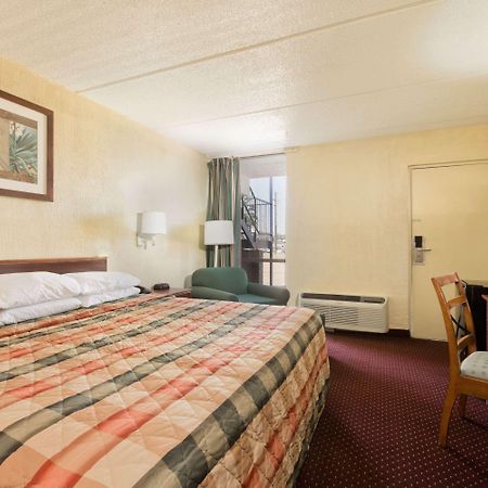 Knights Inn Brenham Eksteriør bilde